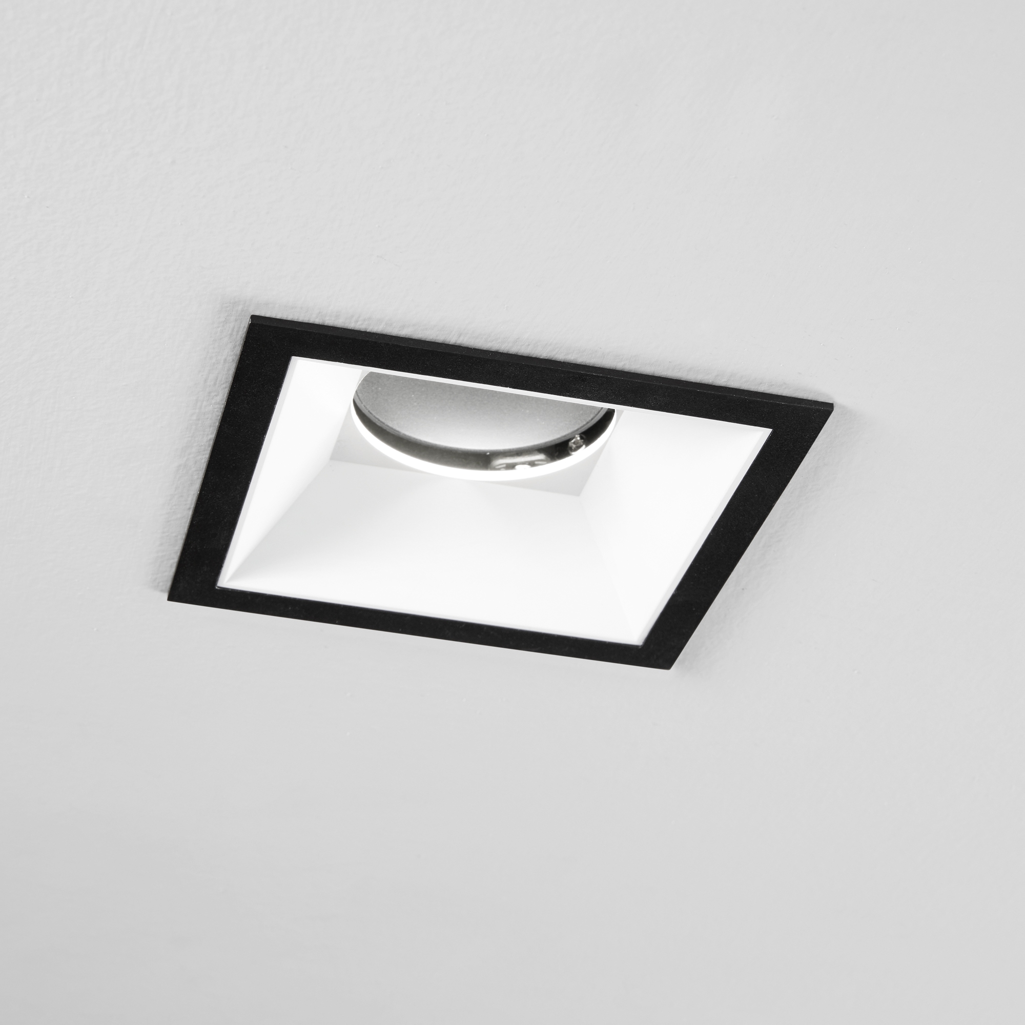 ZEUS FRAME TRIM SQUARE 21W BK