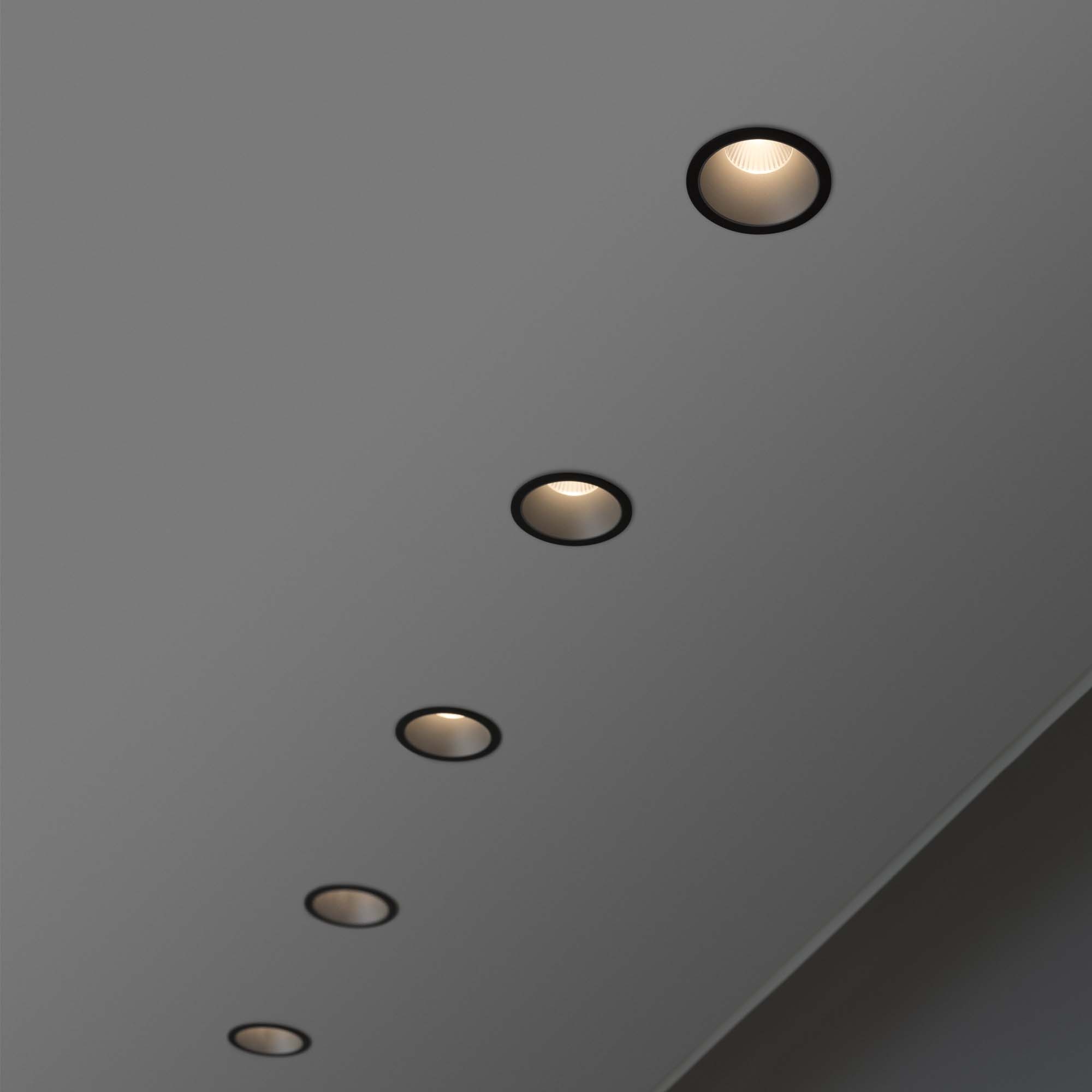 GAME TRIM ROUND 20W 2700K BK GD